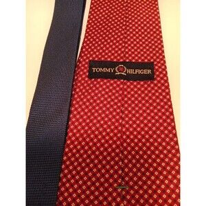 Tommy Hilfiger Men's Silk Necktie 59x3 Red |Blue Square Italian silk